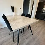 Stylish Central York Apartment Free Parking & Gym