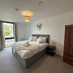 Stylish Central York Apartment Free Parking & Gym