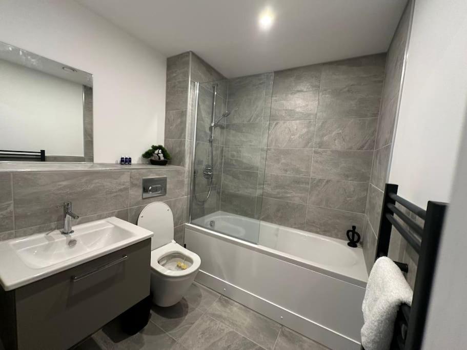 Stylish Free Parking & Gym Apartemen York